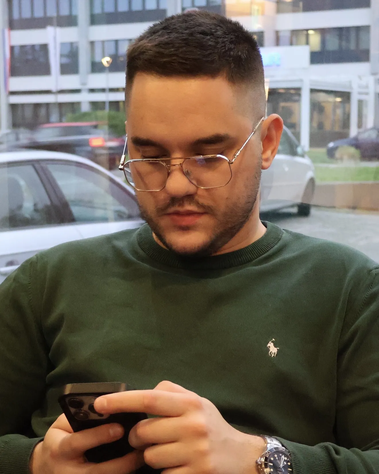 Tedi Tičić s mobitelom